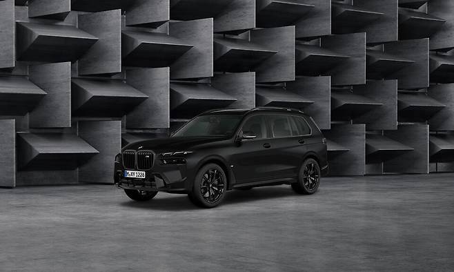 사진 : BMW X7 M60i xDrive M 스포츠 프로 인디비주얼 올 블랙 에디션