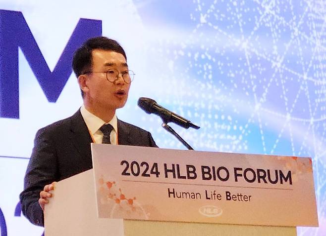 진양곤 HLB 회장이 2024년 5월 23일 서울 송파구 소피텔 앰배서더 서울에서 열린 '제2회 HLB바이오포럼'에서 개회사를 하고 있는 모습. /연합뉴스