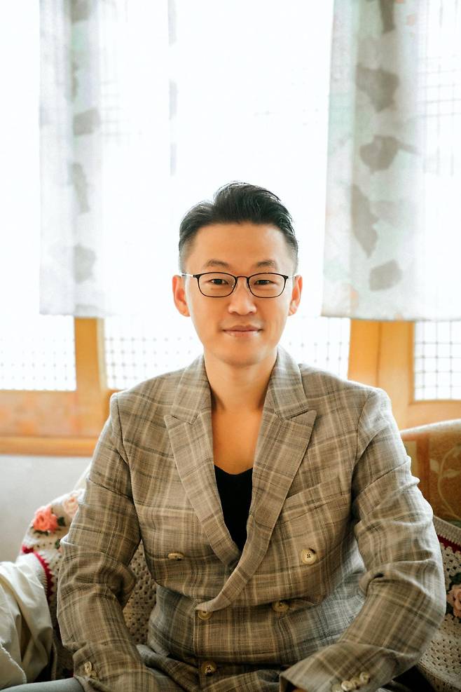 ‘나는 왜 남들보다 쉽게 지칠까’를 쓴 최재훈 작가. 서스테인 제공