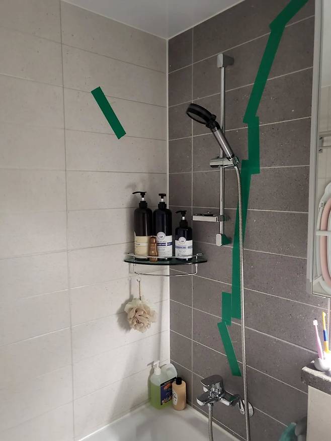 평택시 한 아파트에 거주하는 A 씨의 거실 화장실 모습