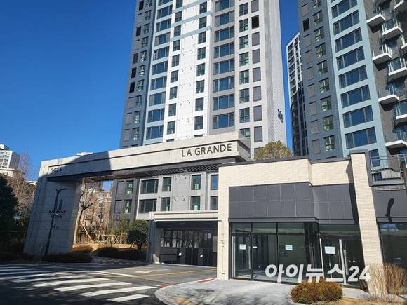 15일 서울 동대문구 이문동 '래미안 라그란데' 전경. [사진=이수현 기자]