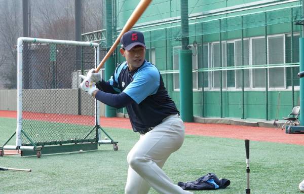 롯데자이언츠 상동야구장에서 신인캠프 훈련을 하고 있는 박건우. 박혜원PD