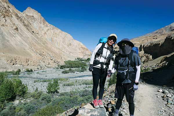 트레킹 중 필자(오현아)와 남편 박정후.