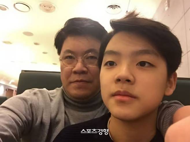 장제원 전 의원과 그의 아들 노엘. 사회관계망서비스 캡처