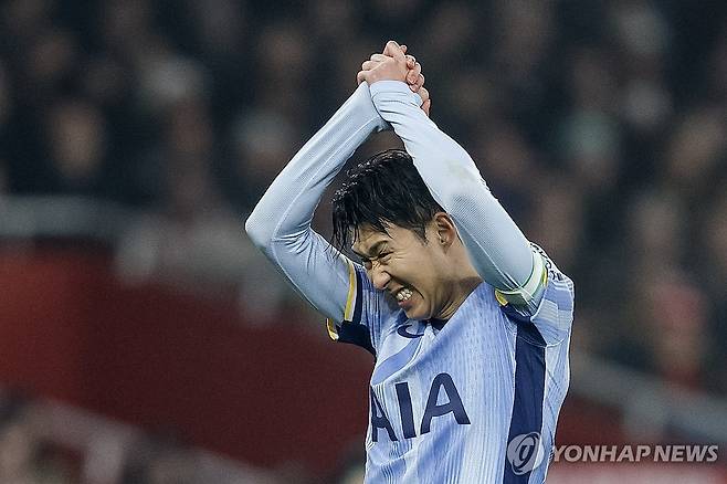 아쉬워하는 손흥민 [EPA=연합뉴스]