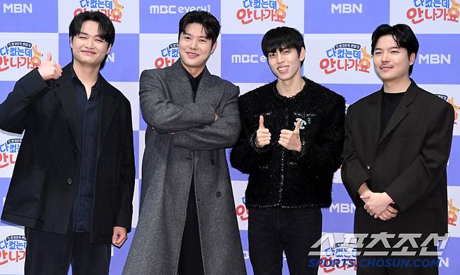 17일 서울 상암동 스탠포드 호텔에서 열린 MBC에브리원·MBN '다 컸는데 안 나가요'의 제작발표회, 왼쪽부터 황성재, 신정윤, 장동우, 지조가 포토타임을 갖고 있다. 허상욱 기자 wook@sportschosun.com/2025.01.17/