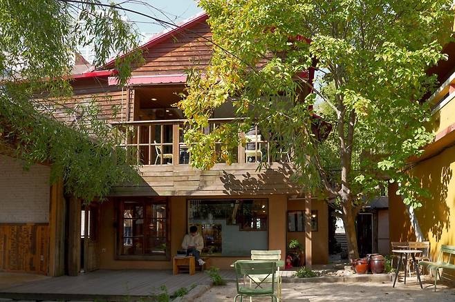 모모스커피 온천장 본점. 모모스커피 제공