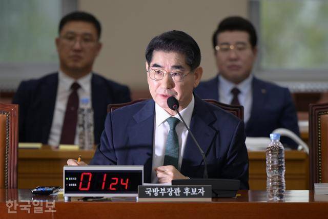 김용현 국방부 장관 당시 후보자가 지난해 9월 2일 국회 국방위원회에서 열린 인사청문회에 출석해 의원 질의에 답변하고 있다. 하상윤 기자