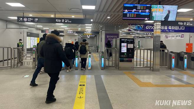 16일 수도권 광역급행철도(GTX)-A 운정중앙역을 이용 중인 시민들. 조유정 기