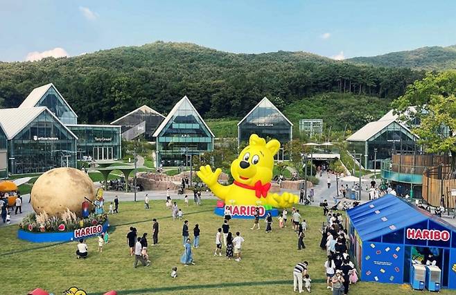 롯데백화점은 롯데프리미엄아울렛 의왕점 야외 잔디광장. [사진 = 롯데백화점 제공]