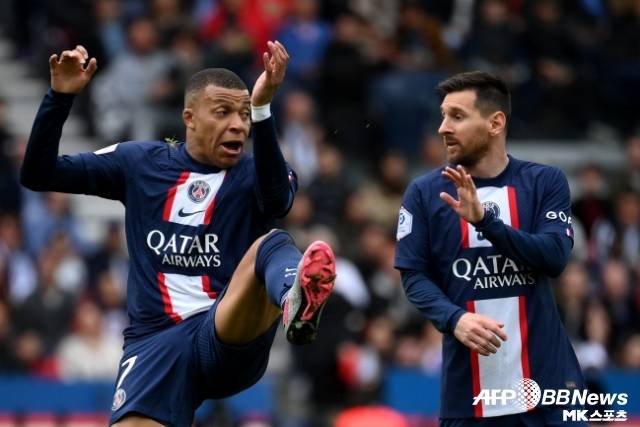 ‘데일리메일’은 “당시 PSG는 메시와 네이마르, 음바페가 주급 325만 파운드(한화 약 57억)를 받았다. 여기에 세르히오 라모스, 마르코 베라티, 잔루이지 돈나룸마 등 또 다른 고액 연봉자가 있었다”며 PSG가 얼마나 크게 투자했는지 재확인했다. 사진=AFPBBNews=News1