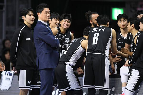 전희철 감독이 이끈 '팀 크블몽' 사진┃KBL