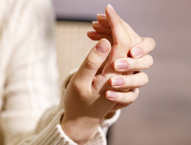 손 떨림은 다양한 원인에 의해 나타날 수 있다./사진=클립아트코리아