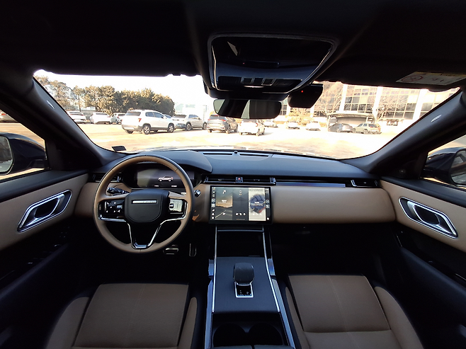 더 뉴 레인지로버 벨라 1열 [김성우 기자]