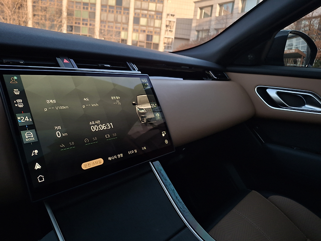 더 뉴 레인지로버 벨라 센터디스플레이 [김성우 기자]