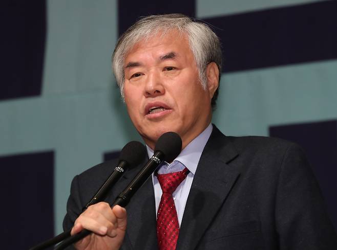 전광훈 사랑제일교회 목사가 19일 사상 초유의 사법부 테러가 발생한 후에도 "윤석열 대통령을 구치소에서 데리고 나올 수 있다"고 주장했다. 연합뉴스