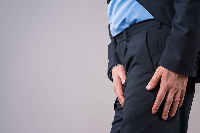 남성의 생식기관에도 세월의 흔적이 뚜렷히 남는다. 약물,장치, 수술 등 치료법을 잘 활용하면 훨씬 더 젊게 살 수 있다.[사진=게티이미지뱅크]