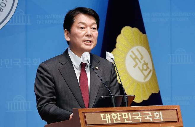 안철수 국민의힘 의원이 20일 서울 여의도 국회 소통관에서 현안 관련 기자회견을 하고 있다./뉴스1