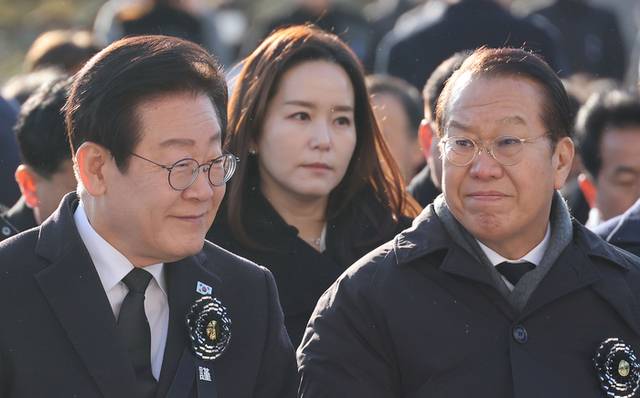 ▲ 국민의힘 권영세 비상대책위원장과 더불어민주당 이재명 대표가 지난 3일 오전 서울 여의도 국회에서 열린 김수한 전 국회의장 국회장 영결식에 참석해 있다. 연합뉴스 자료사진