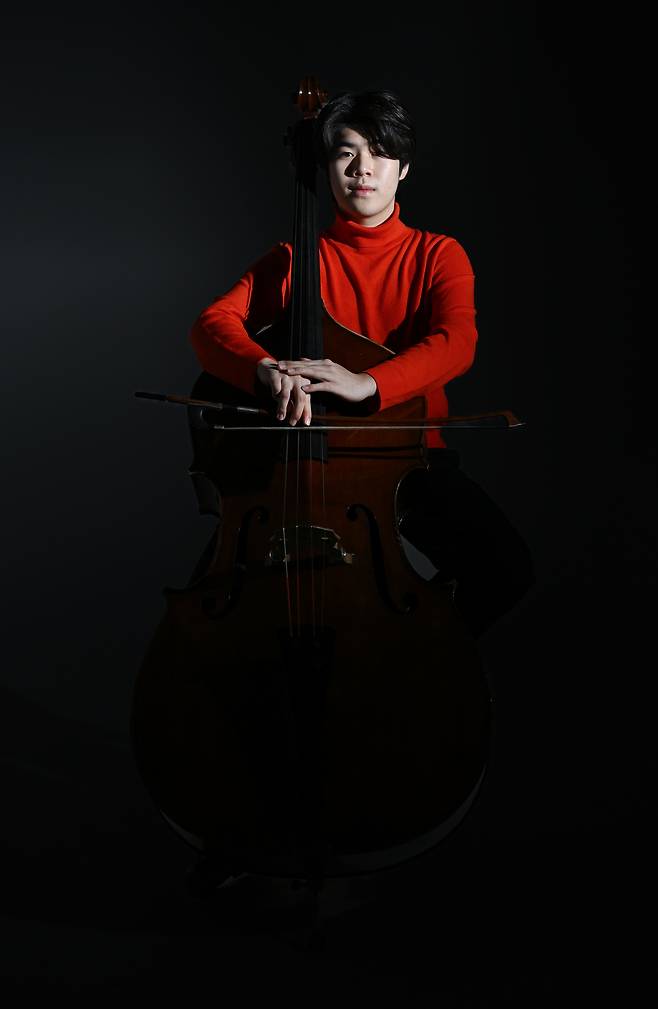 Double bassist Ryu Si-heon poses for photos during an interview with The Korea Herald on Dec. 26, 2024. (Lee Sang-sub/The Korea Herald)