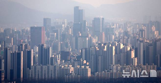 [서울=뉴시스] 김선웅 기자 = 19일 서울 아파트 단지의 모습. 2025.01.19. mangusta@newsis.com