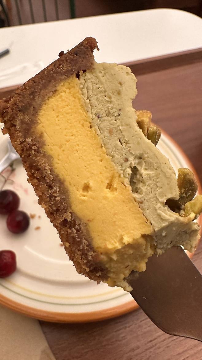 IMG_4872.jpeg 호박 피스타치오 파이 개존맛 먹고 집에서 백세주 먹고 졸림