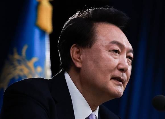 윤석열 대통령이 7일 오전 서울 용산 대통령실 청사 브리핑실에서 열린 '대국민담화 및 기자회견'에서 취재진의 질문에 답하고 있다. 2024.11.7 [사진=연합뉴스]