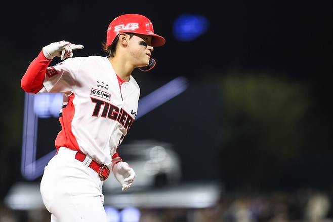 ▲ 2024년 리그 MVP에 빛나는 김도영은 2025년 연봉 5억 원에 합의하며 지난해 최고 선수의 가치를 인정받았다. ⓒKIA타이거즈