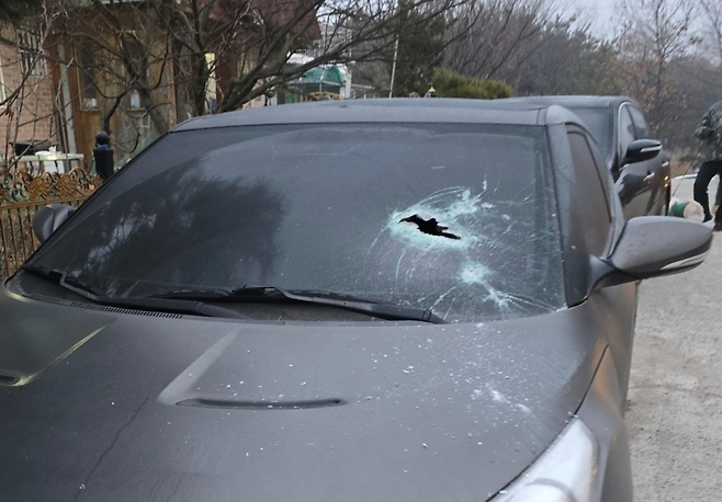 image.png 김포서 차량 10대 \'묻지마\' 파손한 50대 체포…경찰차도 피해