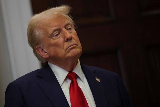 도널드 트럼프 미국 대통령이 21일 워싱턴 백악관에서 정책 발표 행사에 참석해 있다. 워싱턴=로이터 연합뉴스