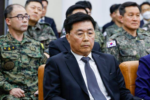 홍장원 전 국가정보원 1차장이 22일 국회에서 열린 윤석열 정부의 비상계엄 선포를 통한 내란 혐의 진상규명 국정조사 1차 청문회에 출석하고 있다. 뉴스1