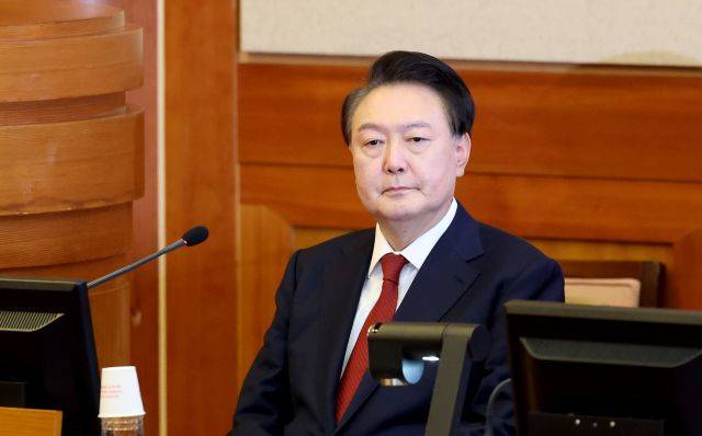 윤석열 대통령이 21일 오후 서울 종로구 헌법재판소에서 열린 탄핵심판 3차 변론에 출석해 있다. 공동취재단