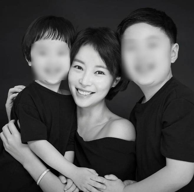 [서울=뉴시스] 황정음과 두 아들의 모습. (사진=황정음 인스타그램 캡처) 2025.01.22. photo@newsis.com  *재판매 및 DB 금지