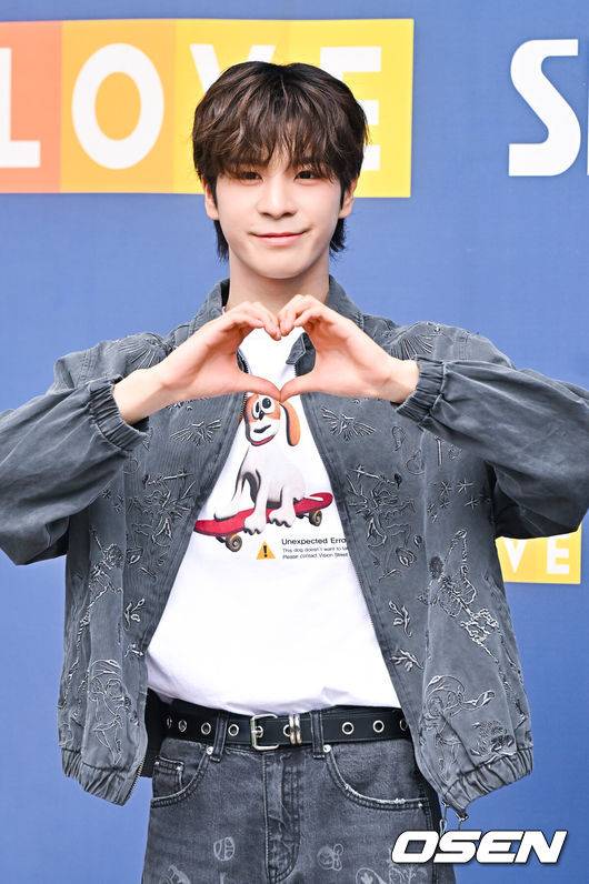 [OSEN=박준형 기자] 28일 오후 서울 목동 SBS에서 SBS 라디오 파워FM '두시탈출 컬투쇼'가 진행됐다.이날 컬투쇼에는 가수 비와 정동원(JD1), 그룹 원어스가 게스트로 출연한다.정동원이 포즈를 취하고 있다.  2024.05.28 / soul1014@osen.co.kr