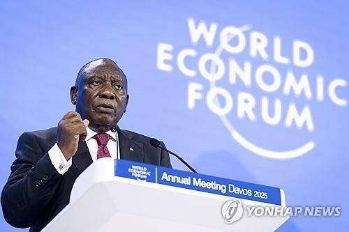 WEF 연차총회 연설하는 시릴 라마포사 남아프리카공화국 대통령 [AP=연합뉴스]