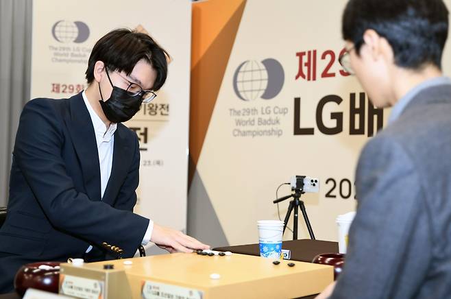 LG배 결승에서 반칙패에 이어 기권패 당한 커제 9단. (한국기원 제공)