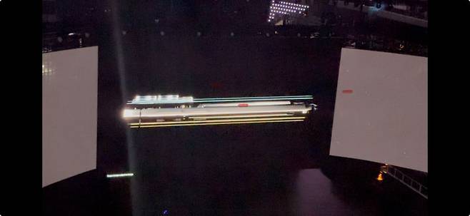 삼성전자가 22일(현지시간) 미국 새너제이 SAP센터에서 개최된 '갤럭시 언팩 2025' 행사에서 슬림 모델인 '갤럭시 S25 엣지'를 공개하고 있다. 사진=홍창기 기자