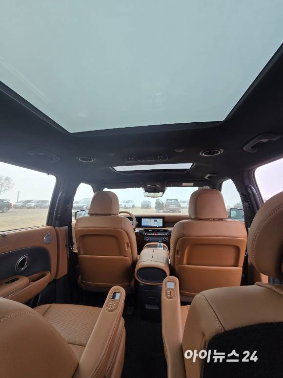 현대차 '디 올 뉴 팰리세이드' 3열에서 본 실내 공간. [사진=김종성 기자]