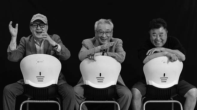 2022년 서울 대학로의 연극 ‘아트’ 연습실에서 백일섭, 노주현 배우와 함께 촬영한 이순재 배우. 그는 그해에 ‘장수상회’ ‘사랑해요. 당신’ ‘바람, 다녀가셔요’ ‘아트’까지 4편의 연극에 출연했다.