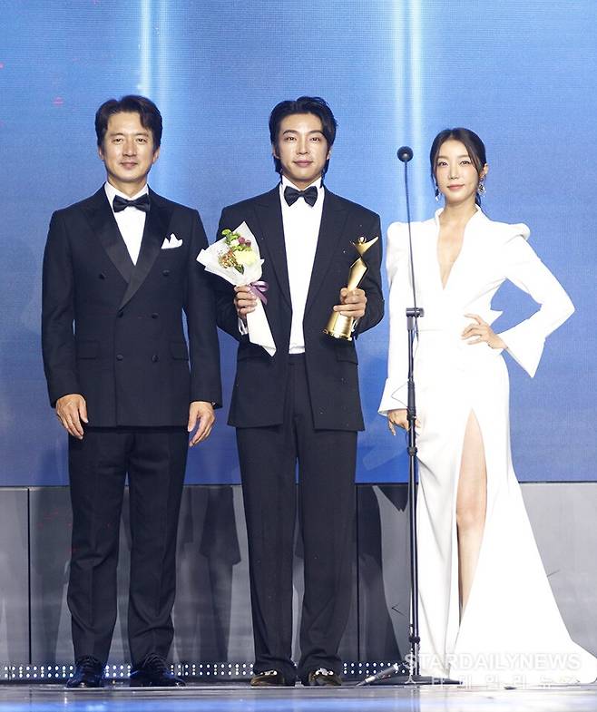 신사마의 궁극적인 목표는 아카데미 설립이다. 그는 태권도와 영어학원으로 단련된 교육 테크닉을 기반으로 앞으로 인플루언서를 꿈꾸는 청소년을 교육하고 싶다고 했다. [사진 국제소셜인플루언서협회]