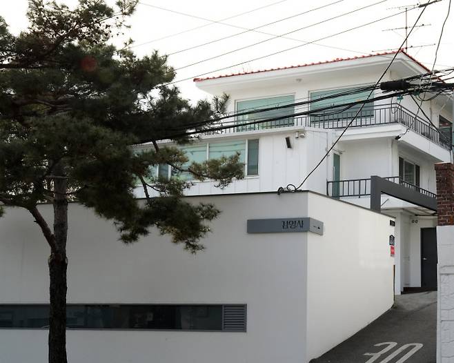 50년 전 창업 이후 다양한 분야에서 5500여권의 양서를 펴낸 김영사는 올해 새로운 50년을 맞이하기 위한 도약에 나선다.