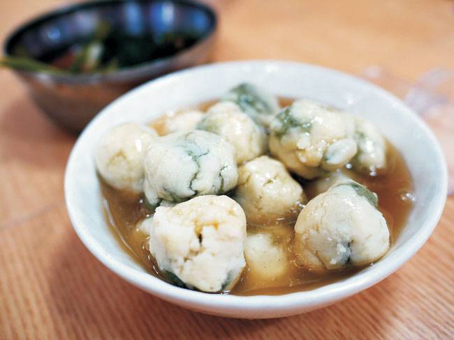 조청과 쑥, 콩고물 등을 버무린 근대 한과 쑥꿀레.