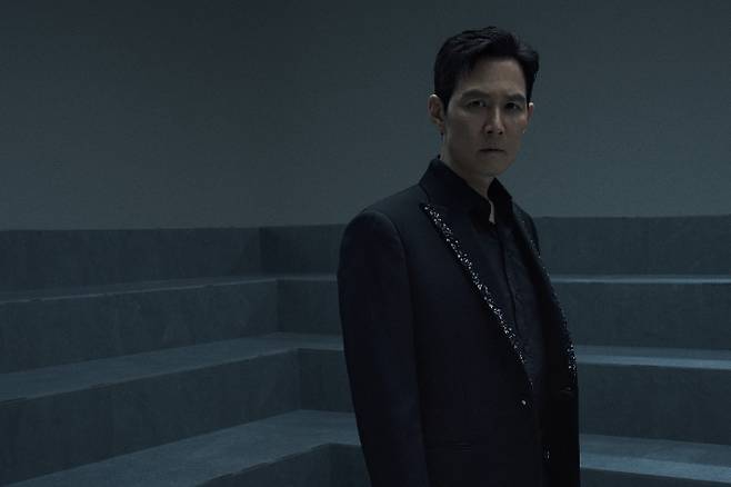 이정재는 "5인6각 경기에서 얼마만큼 감정을 표현할지 고민했다"며 "감독님이 협력을 통해 해냈다는 기쁨의 감정을 끌어올리기를 원하셨다. 후에 서로를 적으로 둬야 하는 모습을 극대화하는 과정에서 꼭 필요한 장면이었을 것"이라고 말했다. 넷플릭스 제공