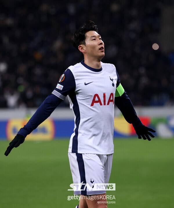 토트넘 홋스퍼의 손흥민이 24일(한국시간) 호펜하임과의 2024/25시즌 유럽축구연맹(UEFA) 유로파리그(UEL) 리그 페이즈 7차전에서 득점 후 세리머니 중이다. 사진┃게티이미지코리아