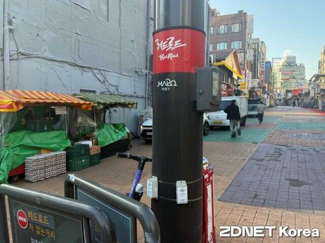 마포구 레드로드에 주차돼 있는 공유 킥보드