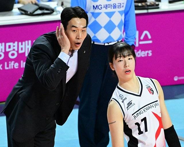고희진 정관장 감독(왼쪽)과 정호영. 한국배구연맹(KOVO) 제공