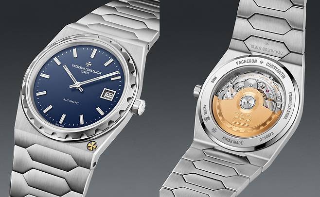 백케이스로 드러난 자체 제작 오토매틱 무브먼트 2455/2 칼리버. 동력을 축적하는 부품인 22캐럿 골드 소재 로터엔 제품 이름 ‘222’를 새겼다. 사진 바쉐론 콘스탄틴