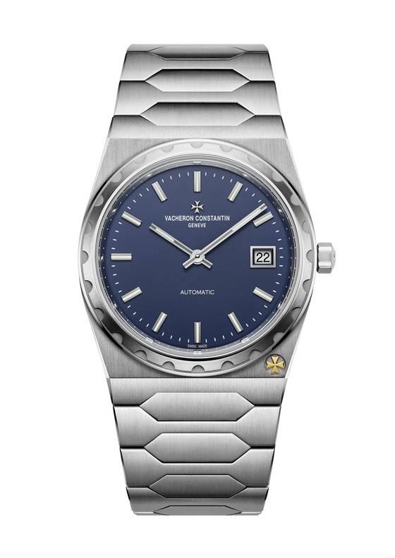 케이스 5시 방향에 브랜드를 상징하는 말테 크로스 로고를 장식했다. 사진 바쉐론 콘스탄틴