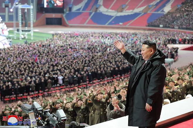 김정은 북한 국무위원장이 참석한 가운데 신년 경축공연이 평양 5월1일경기장에서 진행되었다고 조선중앙통신이 지난 1일 보도했다. [사진 출처 = 연합뉴스]