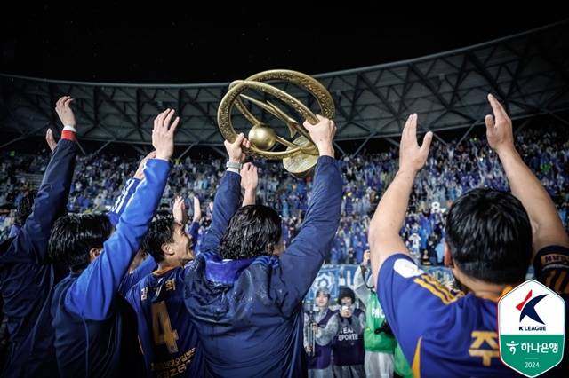 울산HD의 우승 세리머니. /사진=한국프로축구연맹 제공